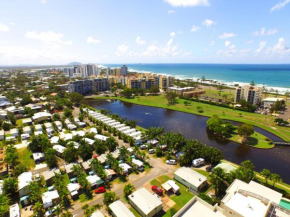 Гостиница Alex Beach Cabins and Tourist Park  Александра Хэдленд